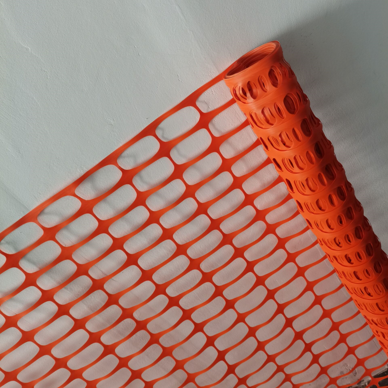 Clôture de sécurité routière orange temporaire